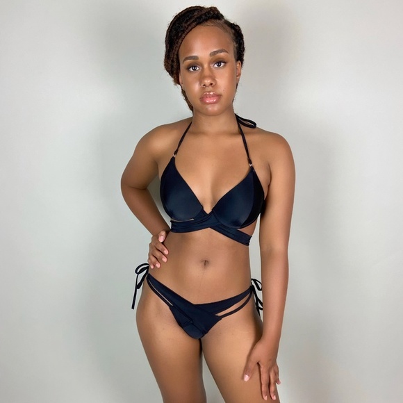 CONFIDENT Black Bikini - Picture 1 of 5